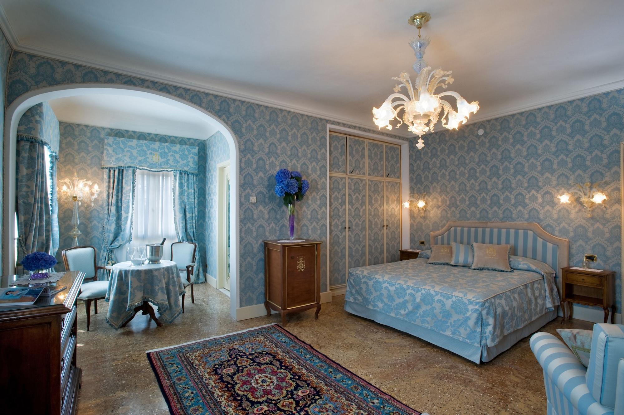 Hotel Villa Condulmer Mogliano Veneto Δωμάτιο φωτογραφία A suite at the Excelsior