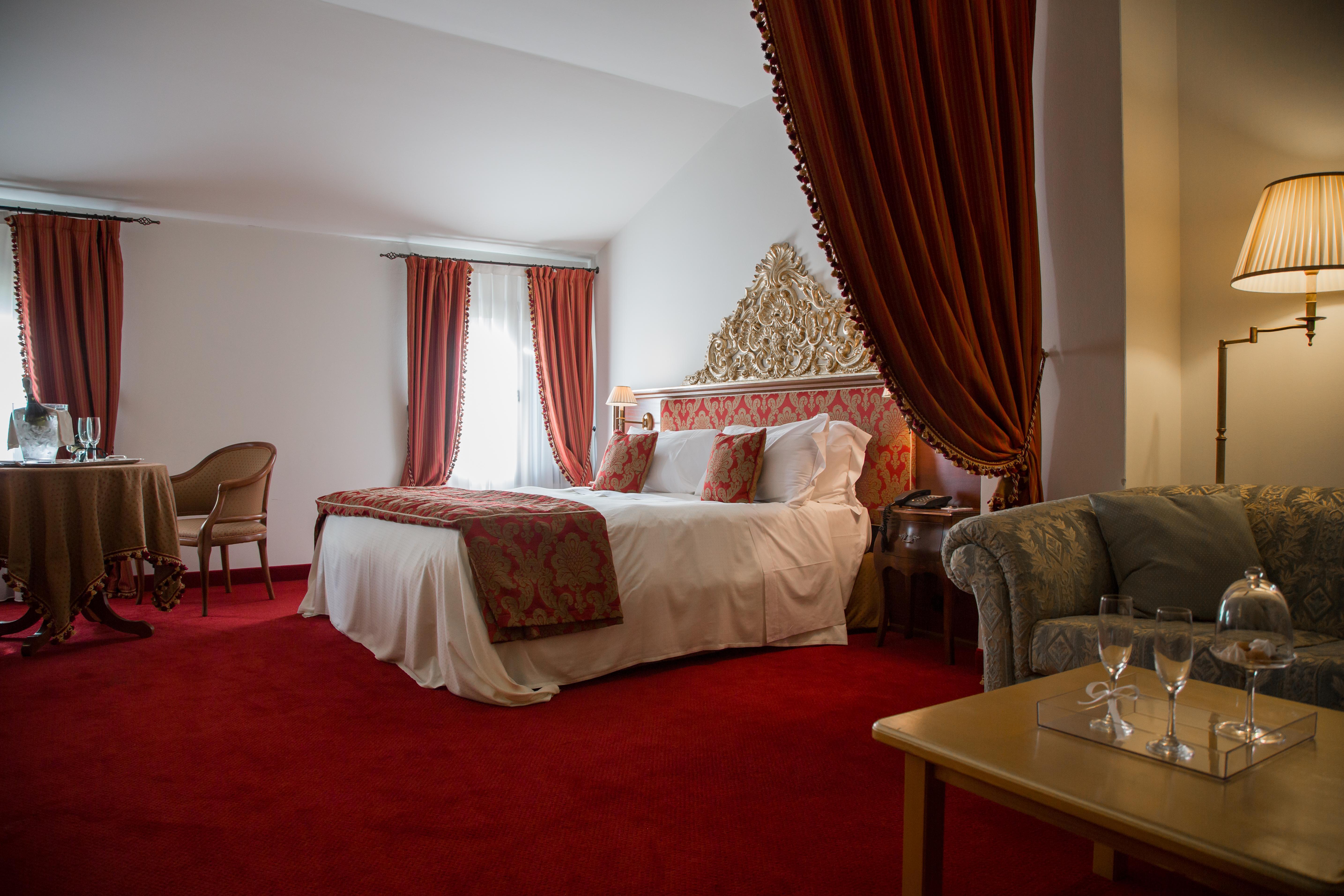 Hotel Villa Condulmer Mogliano Veneto Εξωτερικό φωτογραφία A suite at the hotel