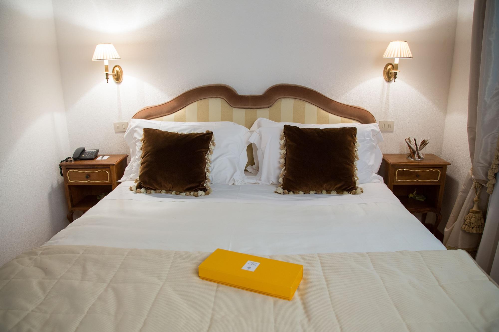 Hotel Villa Condulmer Mogliano Veneto Εξωτερικό φωτογραφία A guest room at the hotel