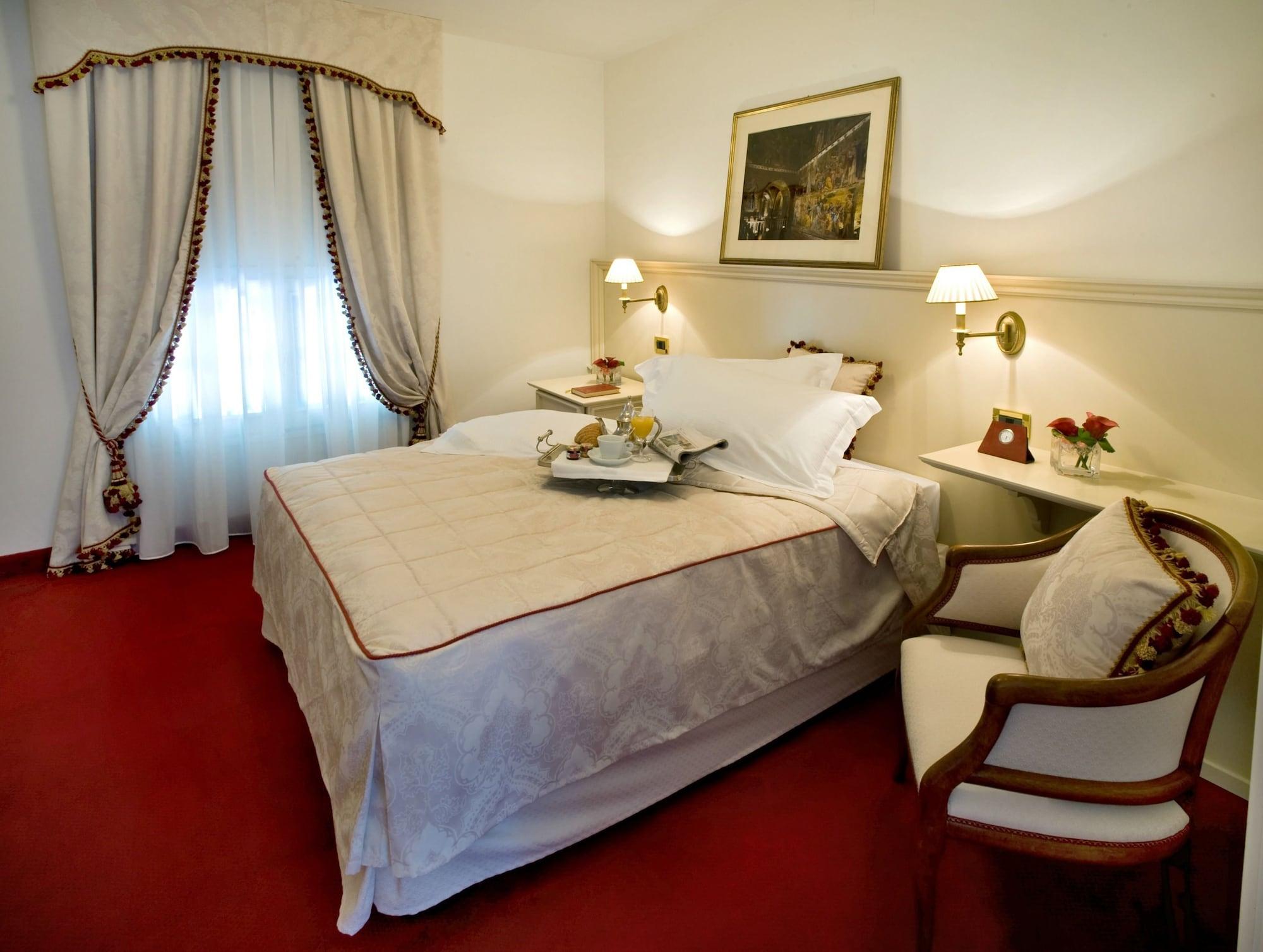 Hotel Villa Condulmer Mogliano Veneto Εξωτερικό φωτογραφία A room at the hotel