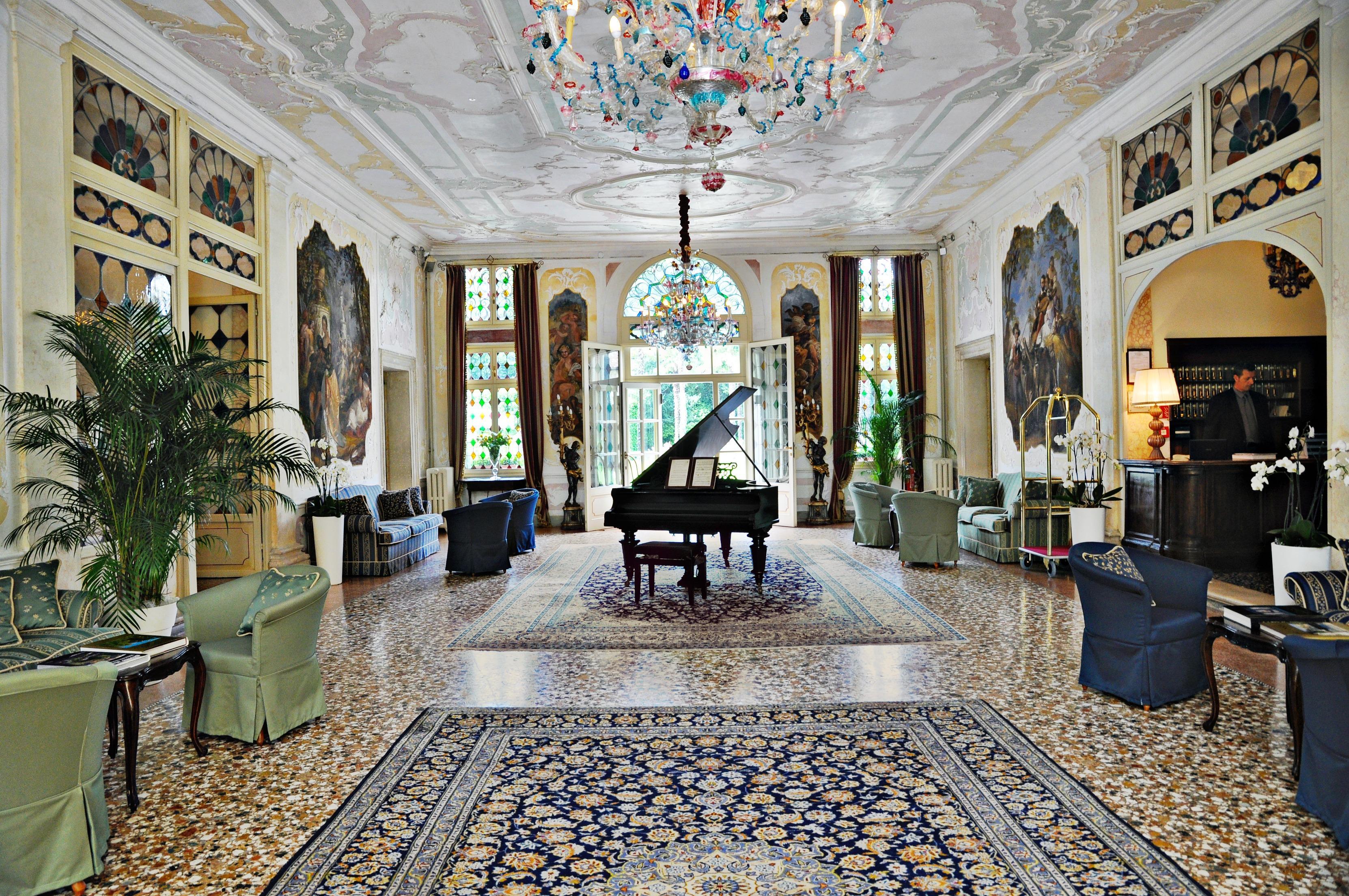 Hotel Villa Condulmer Mogliano Veneto Εξωτερικό φωτογραφία The lobby of the Hotel de la Paix