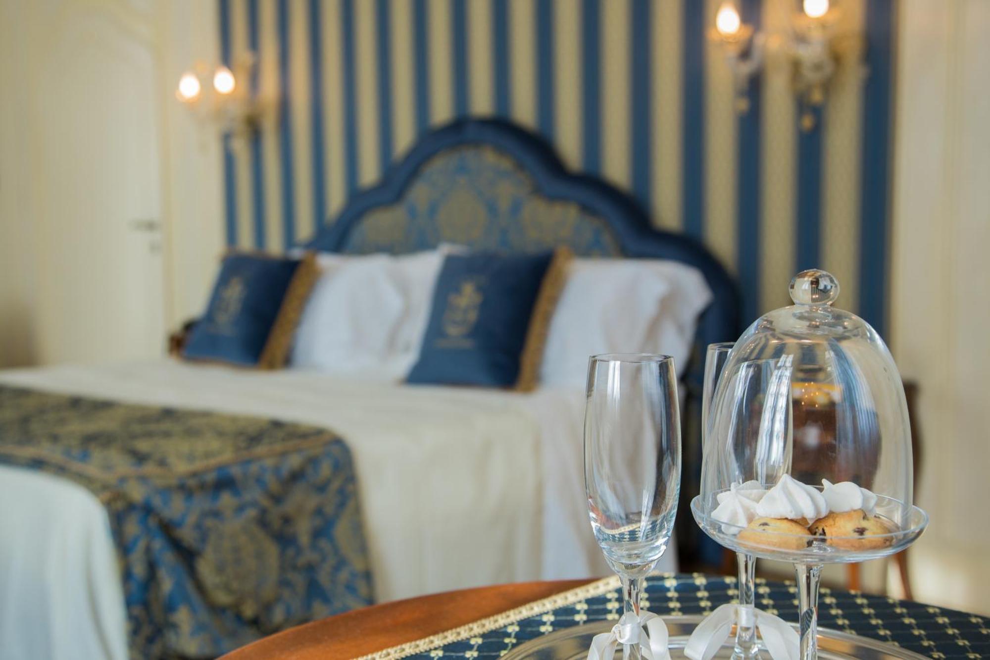 Hotel Villa Condulmer Mogliano Veneto Δωμάτιο φωτογραφία A room at the hotel