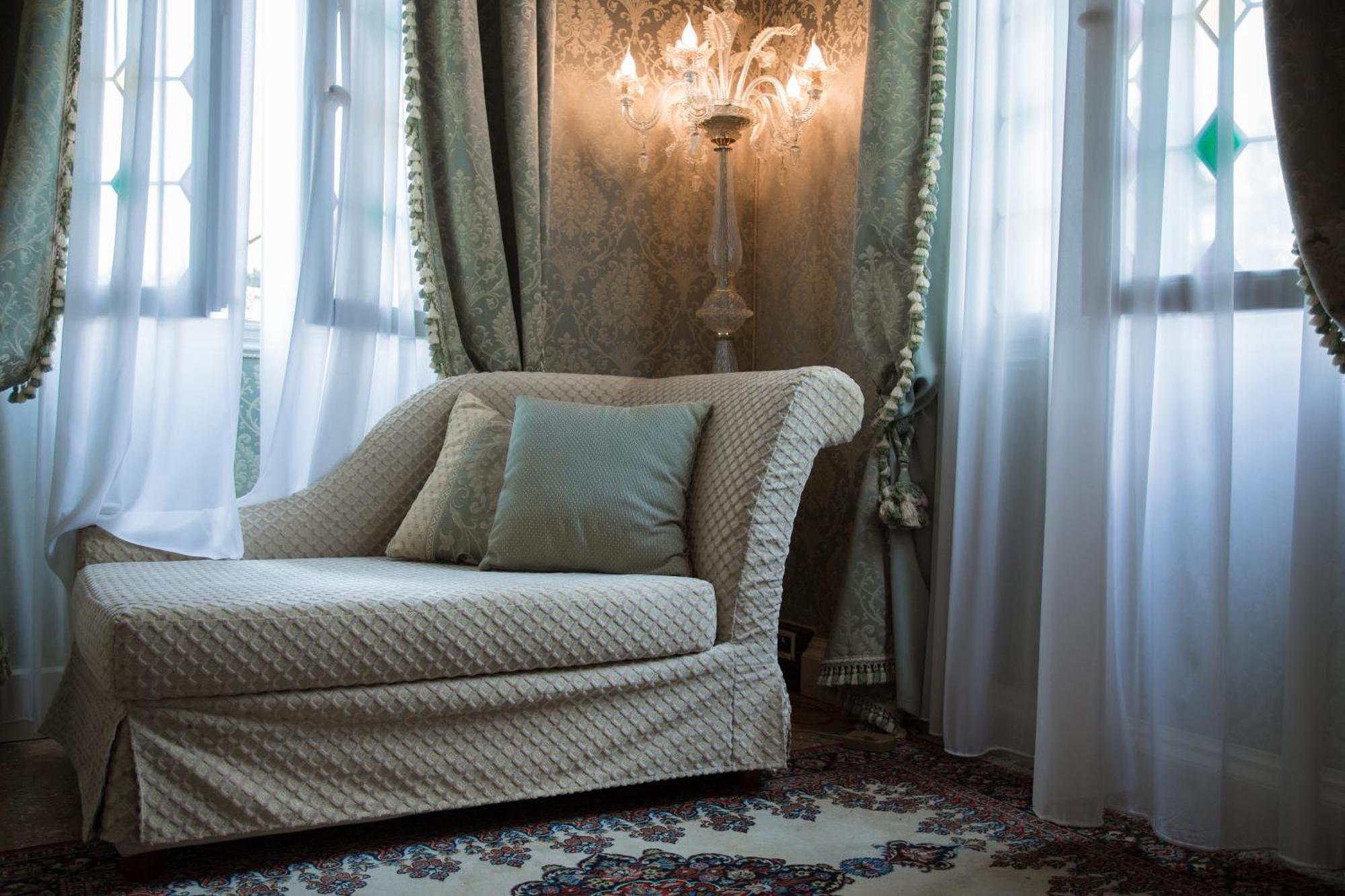 Hotel Villa Condulmer Mogliano Veneto Δωμάτιο φωτογραφία A chaise longue