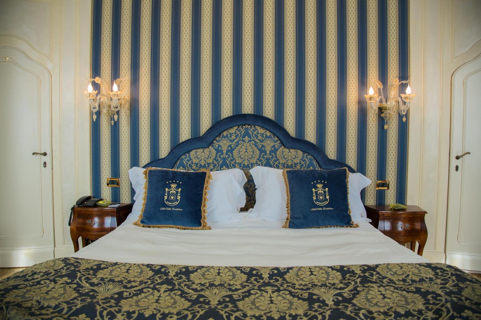 Hotel Villa Condulmer Mogliano Veneto Δωμάτιο φωτογραφία A bedroom at the hotel