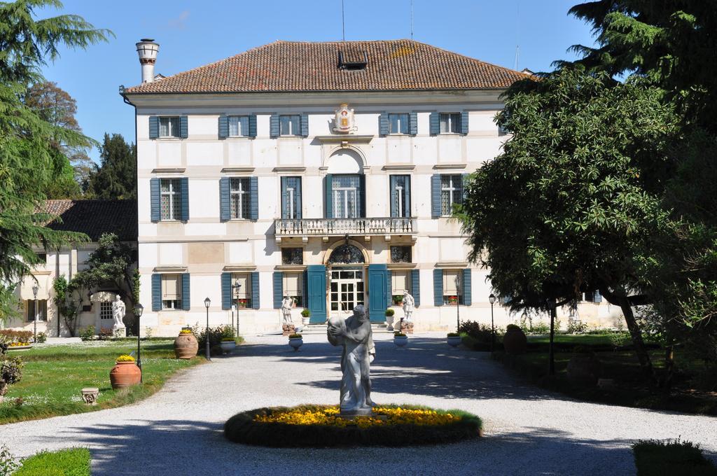Hotel Villa Condulmer Mogliano Veneto Εξωτερικό φωτογραφία The town hall in Montferrand-en-Charollais