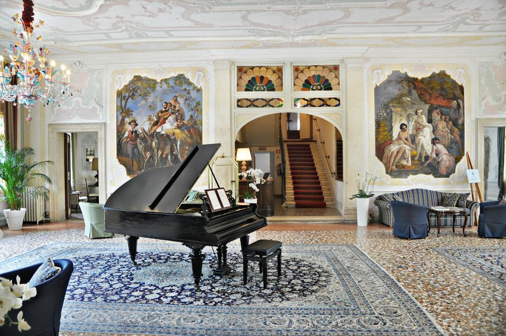 Hotel Villa Condulmer Mogliano Veneto Εξωτερικό φωτογραφία The interior of the villa