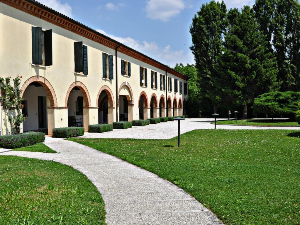 Hotel Villa Condulmer Mogliano Veneto Εξωτερικό φωτογραφία The cloister of the Abbey of San Pietro in Ciel d'Oro