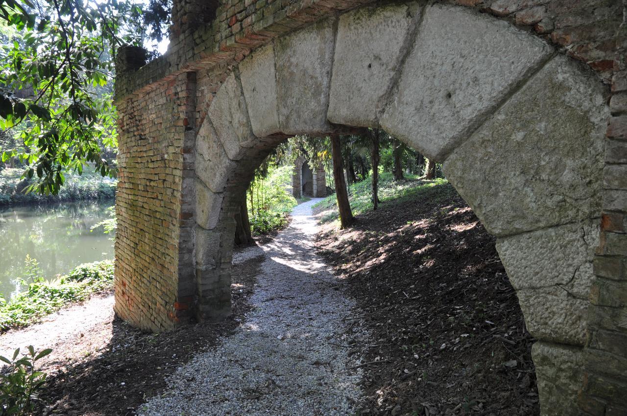 Hotel Villa Condulmer Mogliano Veneto Εξωτερικό φωτογραφία The old bridge over the river