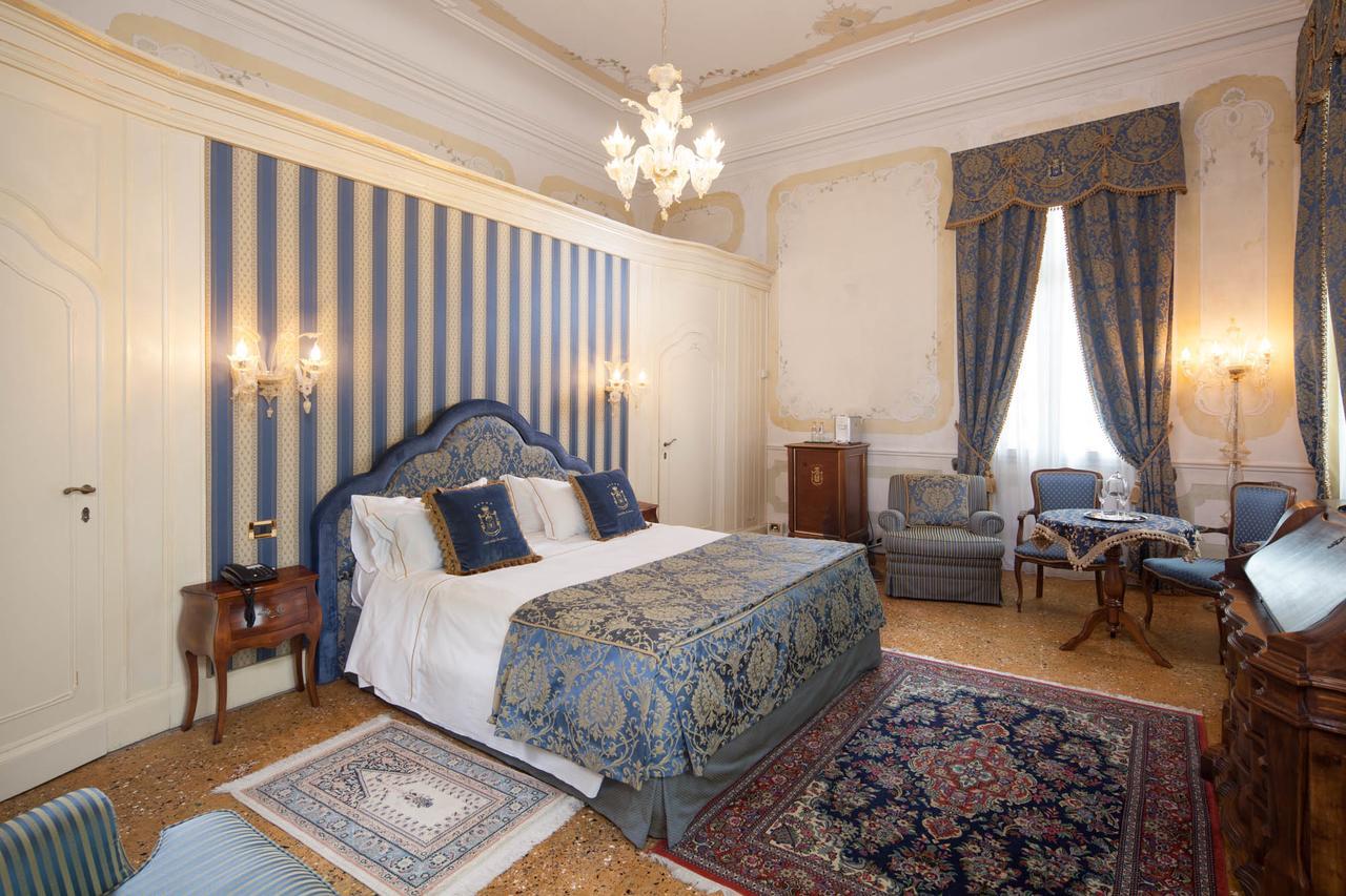 Hotel Villa Condulmer Mogliano Veneto Εξωτερικό φωτογραφία A room at the hotel