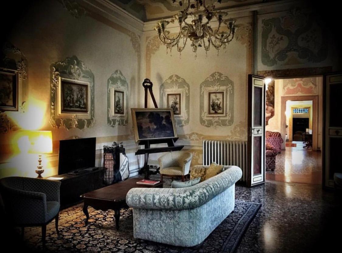 Hotel Villa Condulmer Mogliano Veneto Εξωτερικό φωτογραφία The interior of the villa
