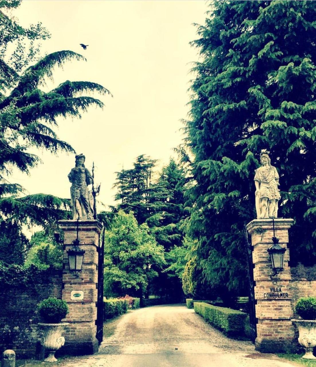 Hotel Villa Condulmer Mogliano Veneto Εξωτερικό φωτογραφία Entrance to the park