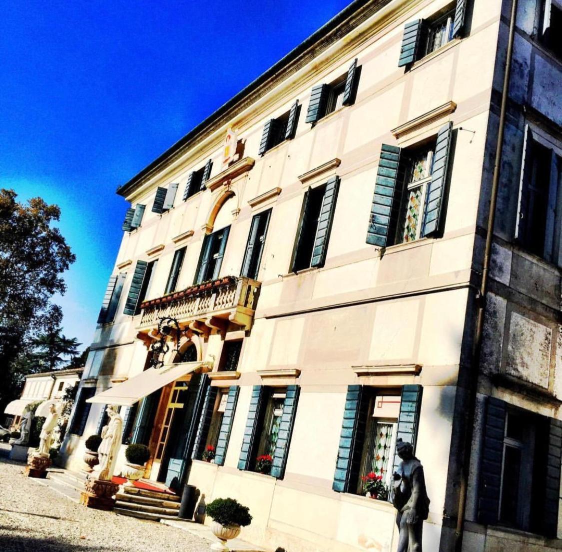 Hotel Villa Condulmer Mogliano Veneto Εξωτερικό φωτογραφία The house of the poet in the town of San Vittore Olona