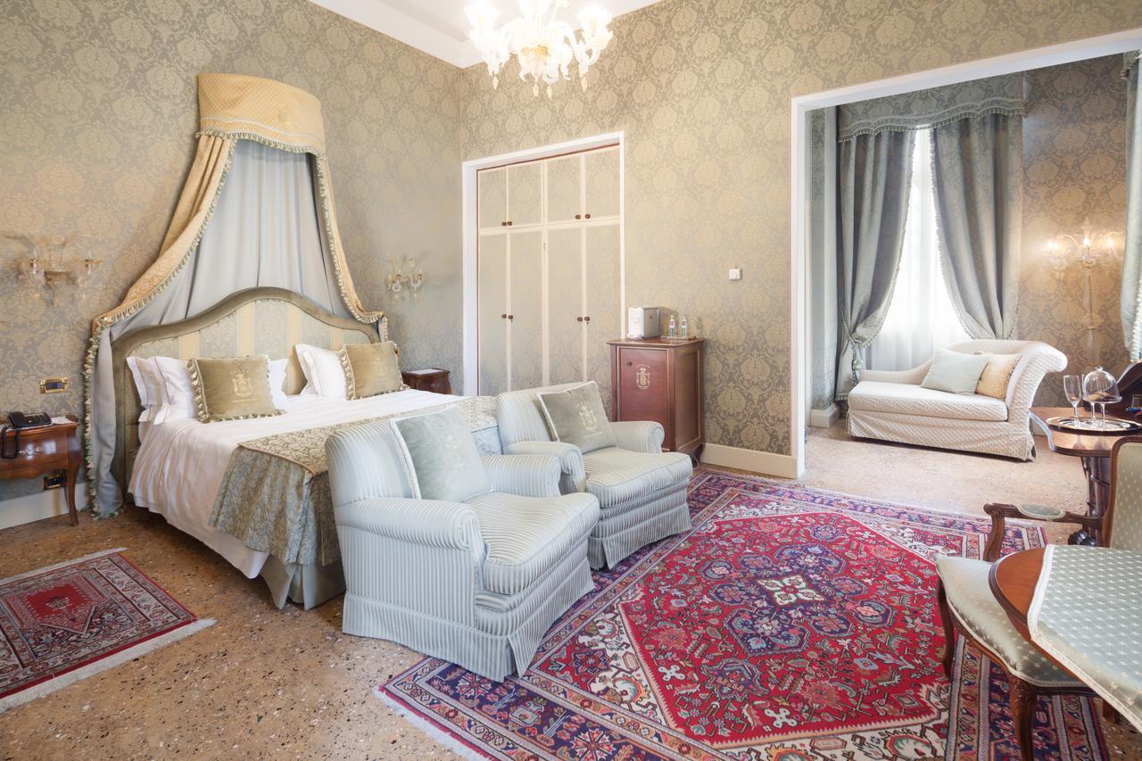 Hotel Villa Condulmer Mogliano Veneto Εξωτερικό φωτογραφία A suite at the Hotel Excelsior