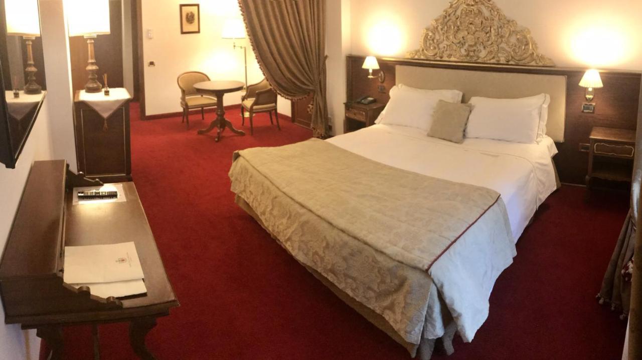 Hotel Villa Condulmer Mogliano Veneto Εξωτερικό φωτογραφία A room at the hotel