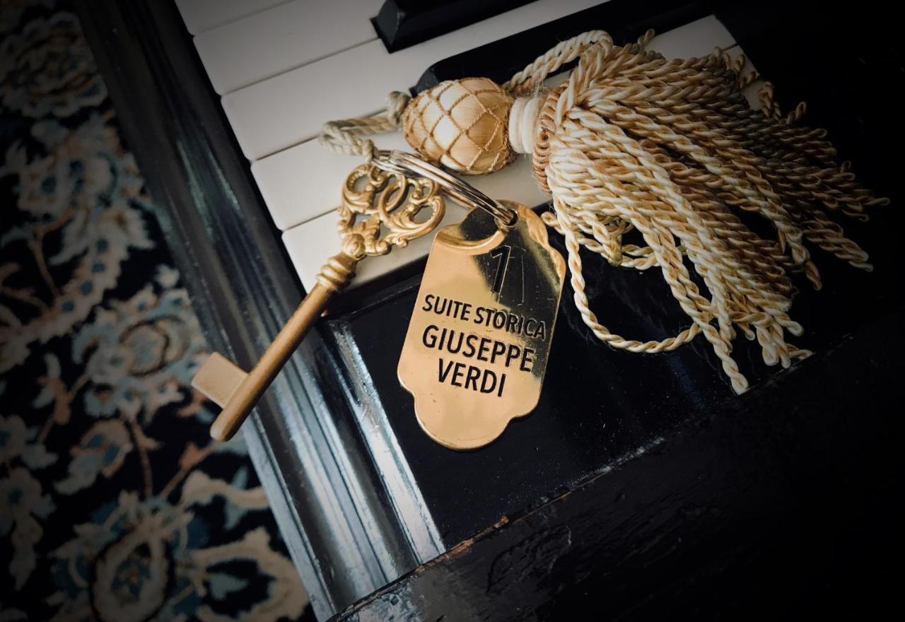 Hotel Villa Condulmer Mogliano Veneto Εξωτερικό φωτογραφία The key to the suite of Giuseppe Verdi at the Hotel de l'Europe